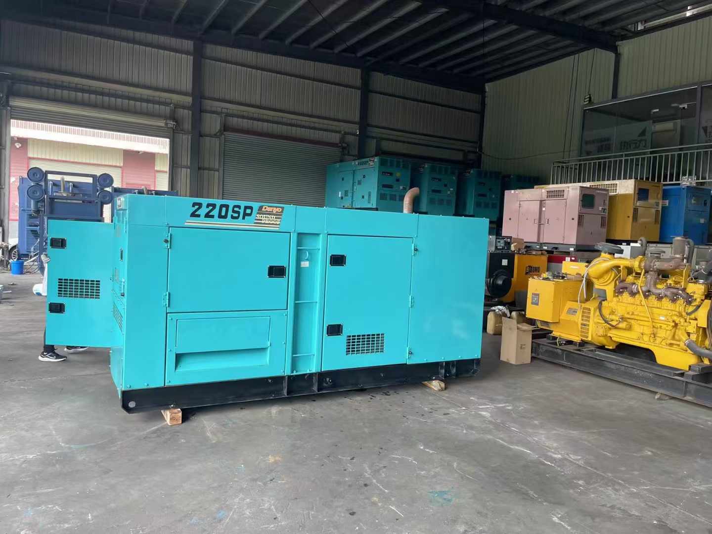 濠江柴油发电机组长期不间断运行时，如何监控其温度和压力？